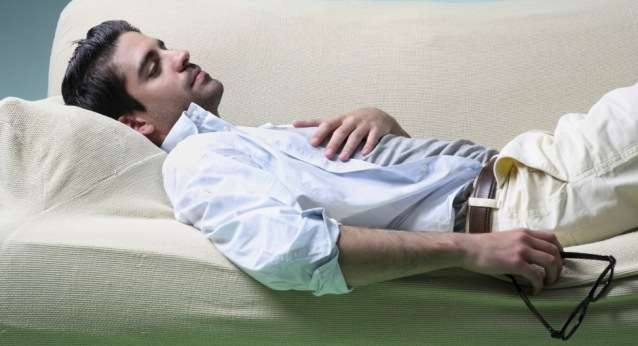 اسباب نوم الزوج لوحده