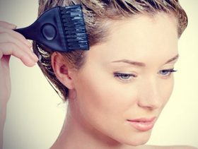 خطوات سهلة لصبغ الشعر في المنزل