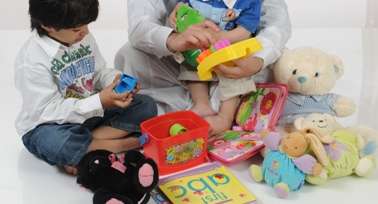 نصائح لتفادي نزعة التملك عند الطفل