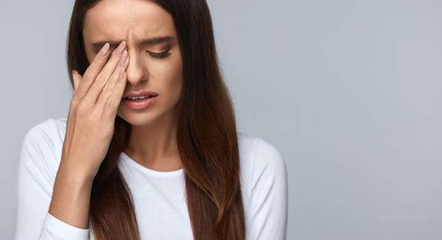 هل نقص فيتامين د يسبب زغللة العين