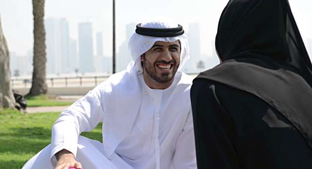 هل يجوز تقبيل الزوجة في رمضان