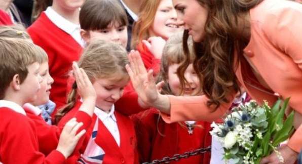 مراهنات حول جنس المولود الملكي ووزنه ولون شعره