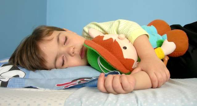 إستعيني بهذه النصائح لمساعدة طفلك على النوم