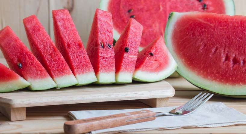 كم عدد السعرات الحرارية في البطيخ