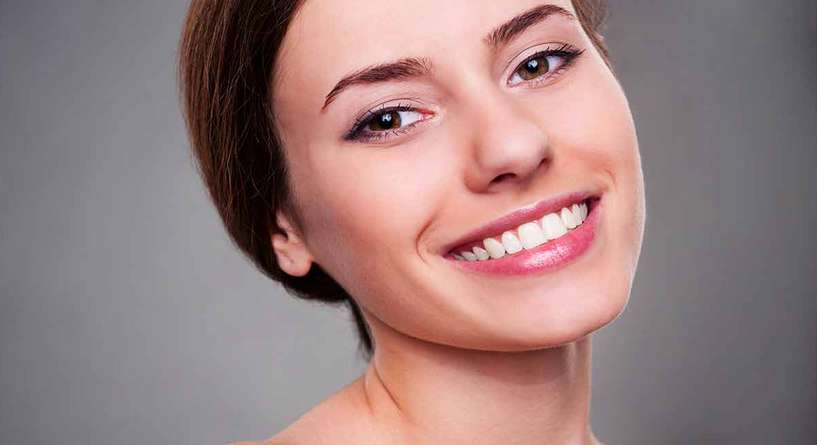 طرق مفاجئة لتبييض الأسنان
