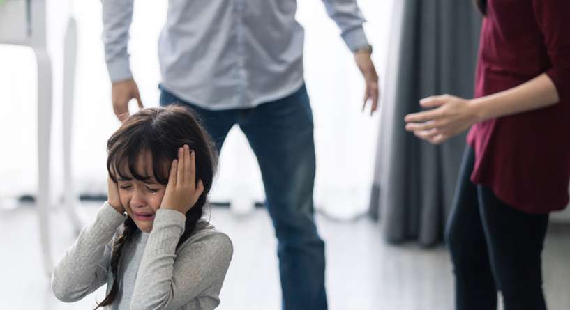 في اليوم الدولي للقضاء على العنف ضد المرأة اطفال الامهات المعنفات اقل ذكاء