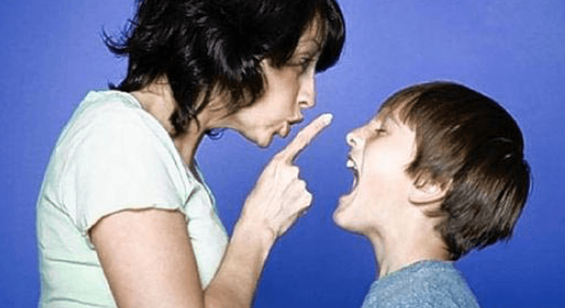 كيفية التعامل مع الطفل العصبي والعنيد