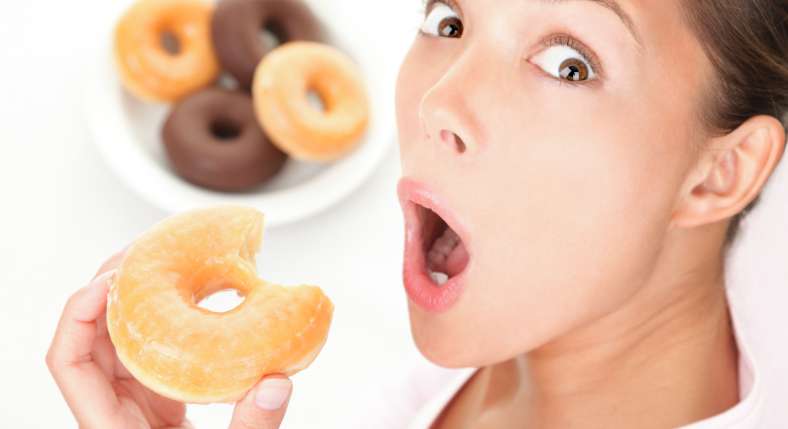 10 أطعمة لا تتناوليها بعيداً عن فرشاة الأسنان!