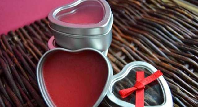 طريقة عمل بلسم للشفاه