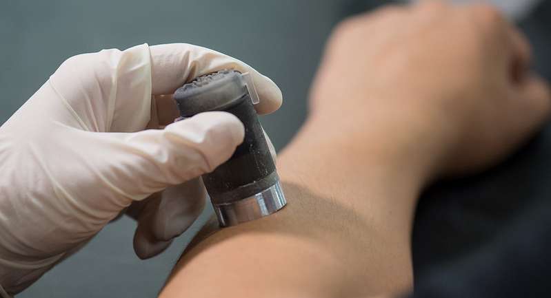 اختراع للتخلص من الخوف من الإبرة