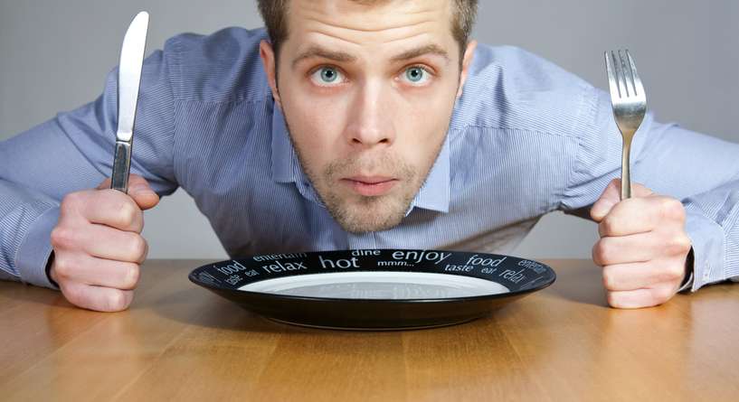 دراسة: الرجل ينجذب للمرأة الأسمن عندما يجوع!