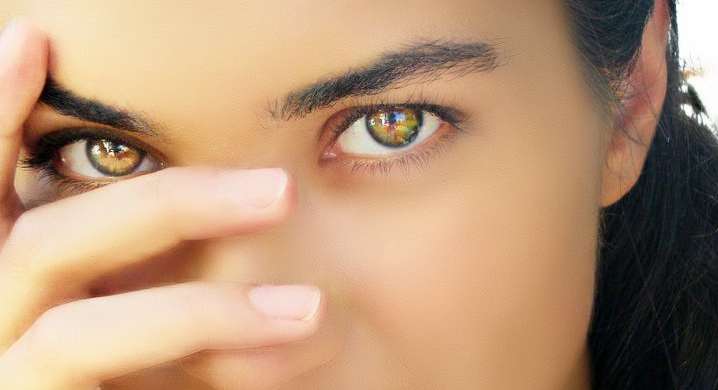 توبا تهرب مع توأمها الى لندن