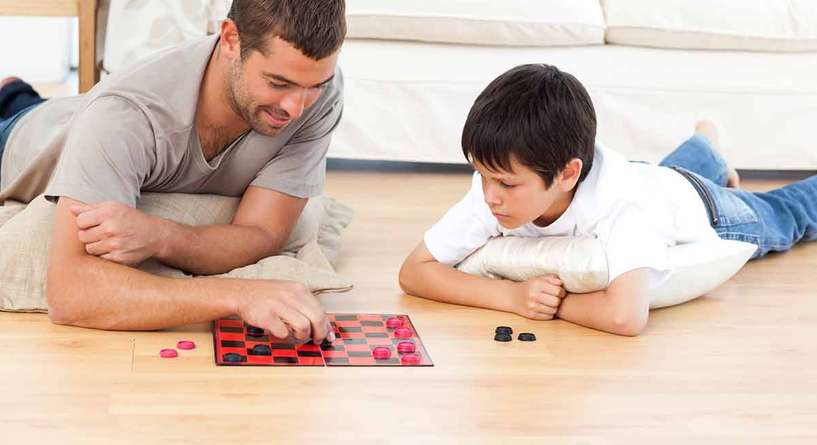 امور تعلق في رأس الطفل من والده في صغره