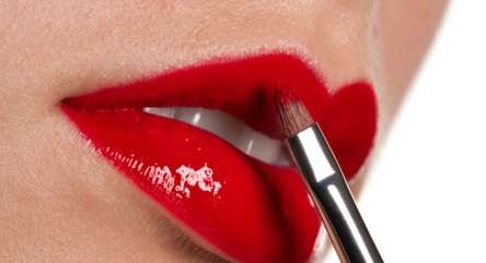 أربع نصائح للحصول على شفاه ممتلئة