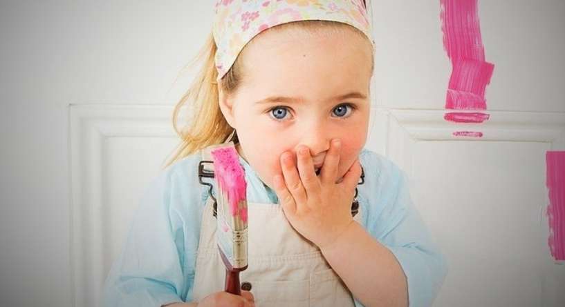 كيف تتعاملين مع طفلك المخرب