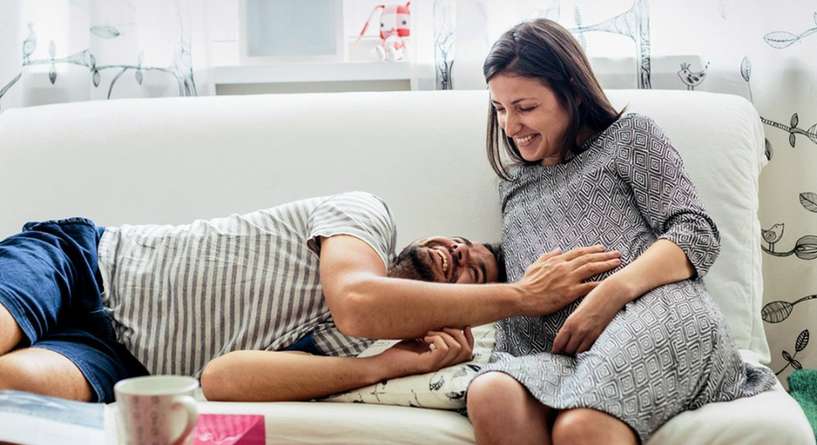 كثرة حركة الجنين على ماذا تدل ومتى تكون خطيرة؟