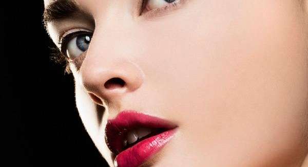 8 خطوات لرسم كحل العيون الأسود