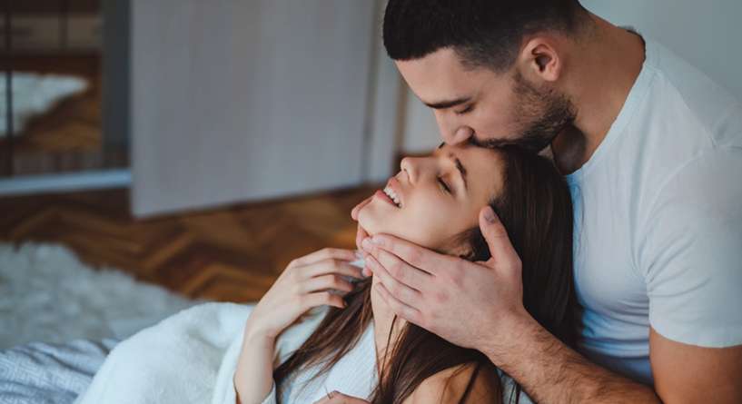 6 تصرفات إذا قام بها الزوج تعني أنّ حبه لك لم يتغير