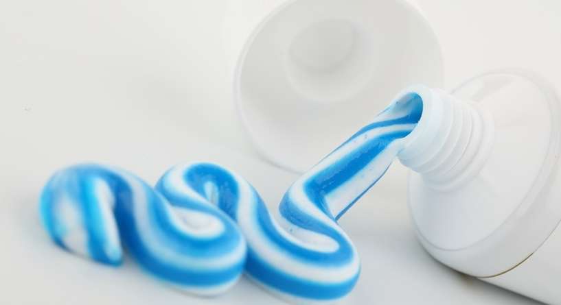 إستعمالات جمالية لمعجون الأسنان للعناية بالبشرة والأظافر