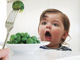 حدول لحصص الطعام بعيدا عن الافراط بين عمر السنة و3 سنوات