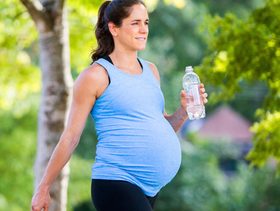 فوائد المشي في الشهر الثامن للحامل