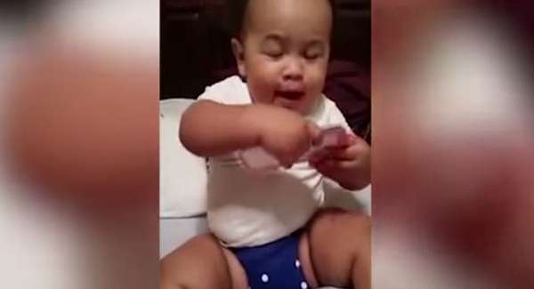 بالفيديو: طفل لم يتجاوز الـ19 شهراً يقرأ أكثر من 300 كلمة!