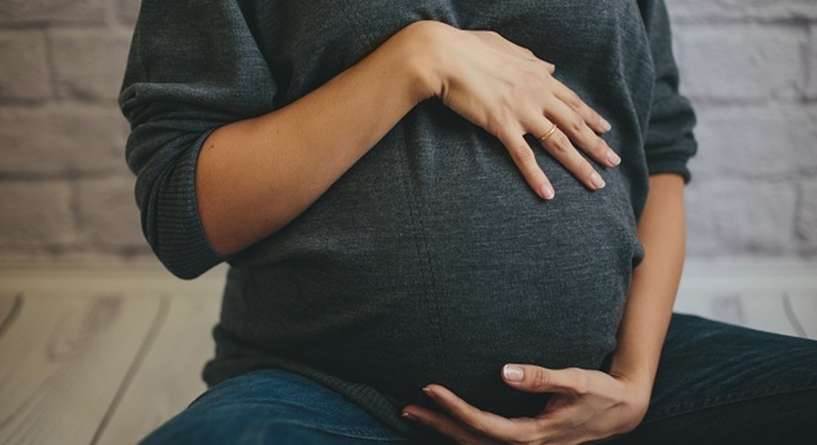 الفرق بين الافرازات البنيه للحمل والدوره