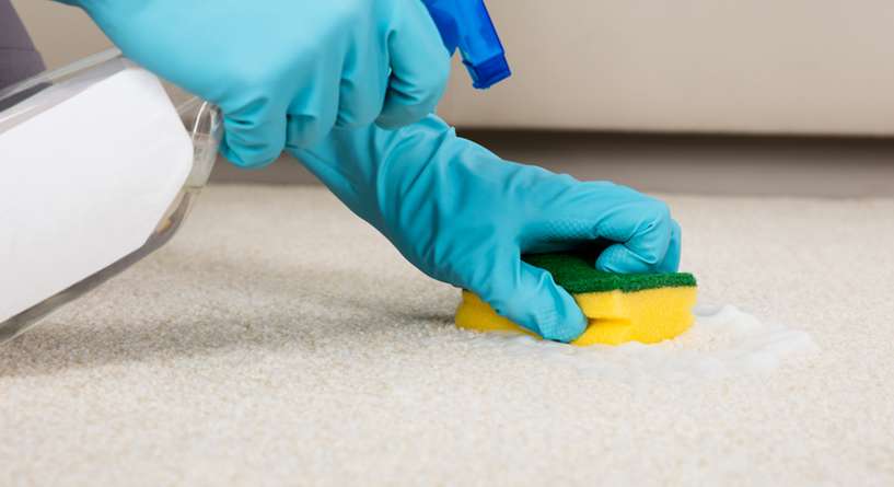 حيلة ذكية لإزالة بقع الزيت عن السجاد