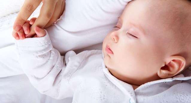 نوم الطفل في الشهر الخامس
