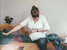 طرق علاج الم اسفل البطن للحامل في الشهر السادس