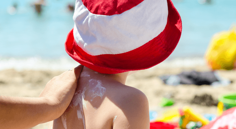 هكذا تحفظين فروة رأس طفلك من أشعة الشمس!