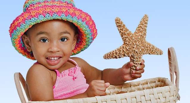 مستلزمات الطفل عند الشاطئ