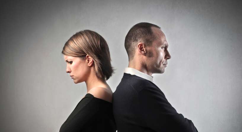 4 أخطاء مع أهل زوجكِ قد تفسد علاقتكما!