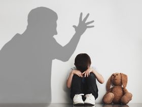 طرق يسيء فيها الاهل لاطفالهم من دون ان يدركوا