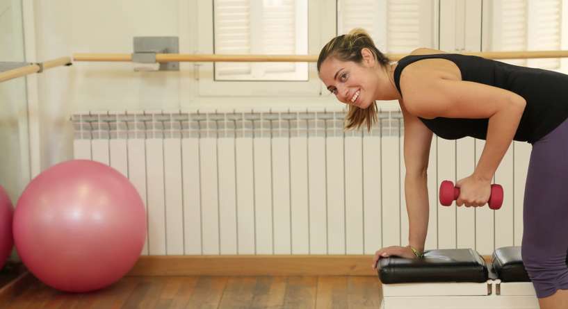 تمارين رياضية لشدّ الذراعين من الخلف