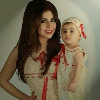 صور حليمة بولند الاولى مع ابنتها