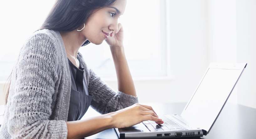 خدعة بصرية ثلاثية الأبعاد لرؤية سمكة القرش داخل الصورة