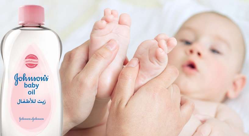 اهمية تدليك وترطيب بشرة الطفل بعد الحمام 