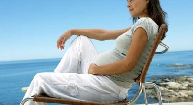 هل يتغير لون بول الحامل