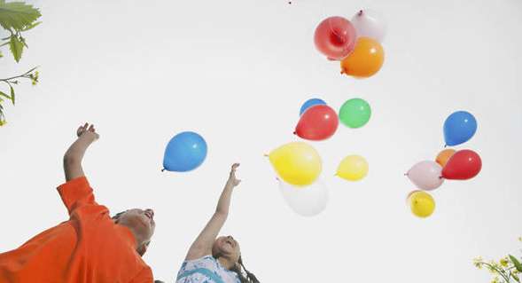 اضرار اطلاق البالونات في الجو الخطيرة