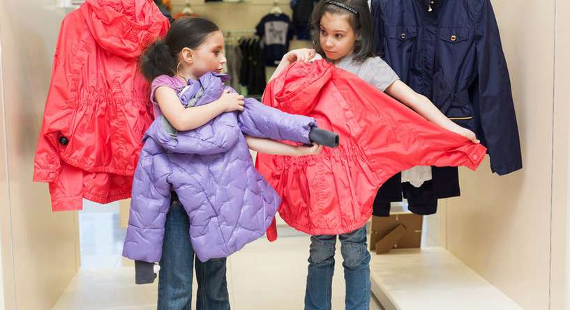 4 خطوات سهلة لتعليم الطفل ارتداء السترة بنفسه