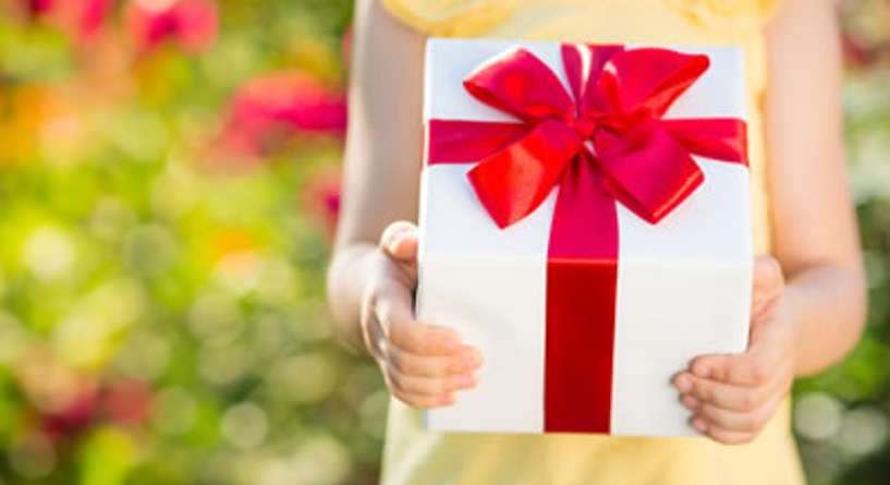 اجمل هدايا معنوية تقدمها الام لطفلها