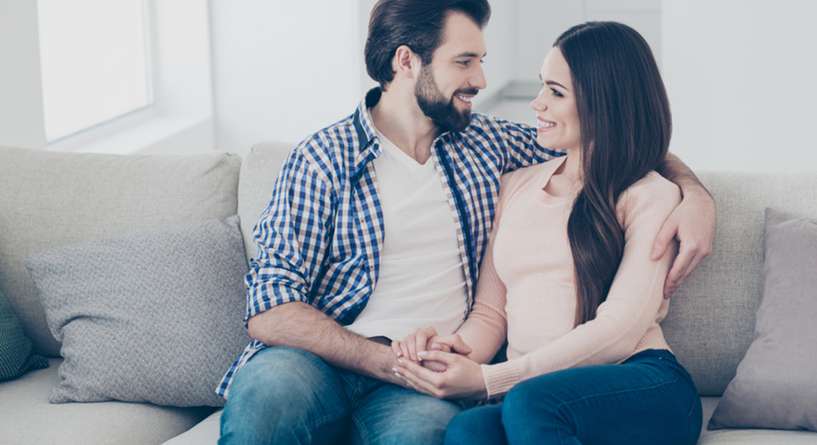 ما يزيد الرجل تعلقاً بزوجته وفقاً لبرجه