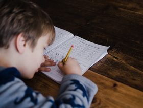 طريقة تدريس الطفل العنيد 