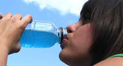 حافظي على بشرتك خلال السفر