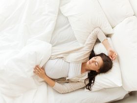 هل كثرة النوم من علامات الحمل بولد؟