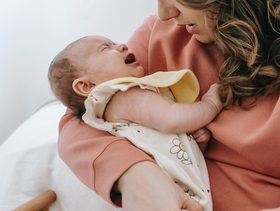 كثرة بكاء الطفل بدون سبب 
