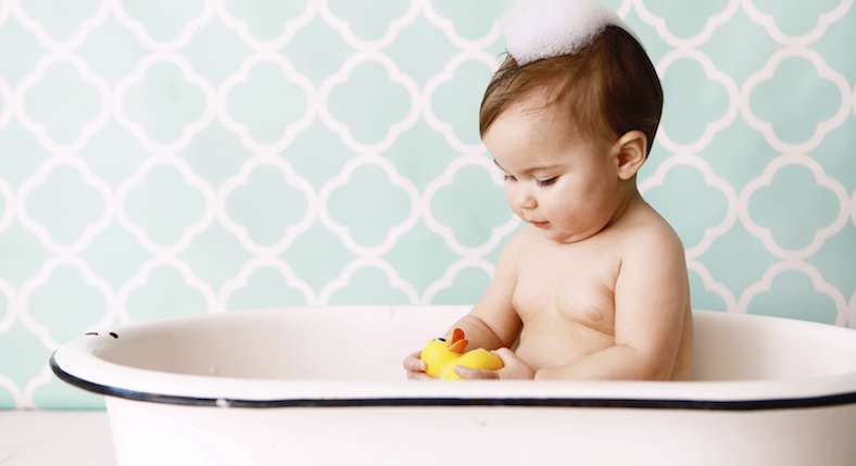 أخطاء شائعة تهدد سلامة الطفل