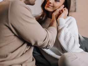 كيف اجعل رجل برج القوس يعشقني