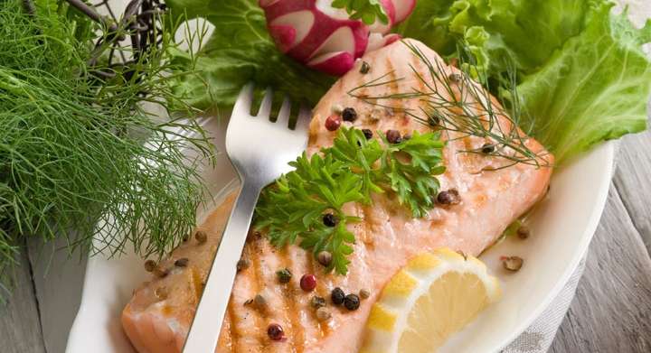 أي أطعمة تخفّض مستويات الدهون الثلاثية؟